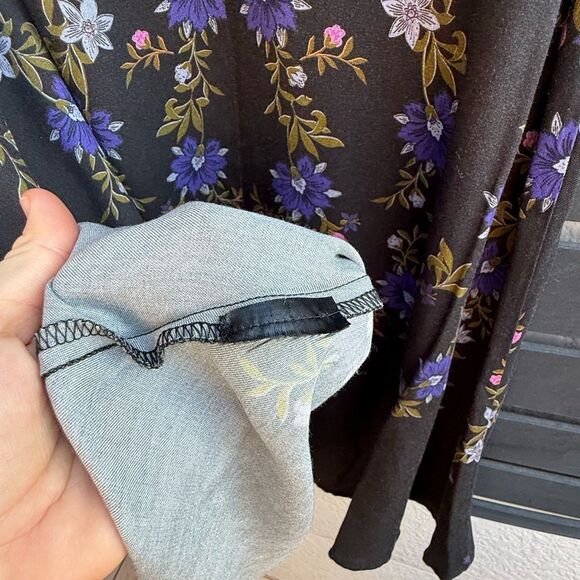 Urban Outfitters Sleeveless Floral V-Neck Swing Dress in Black | Size Small - Picture 6 of 6